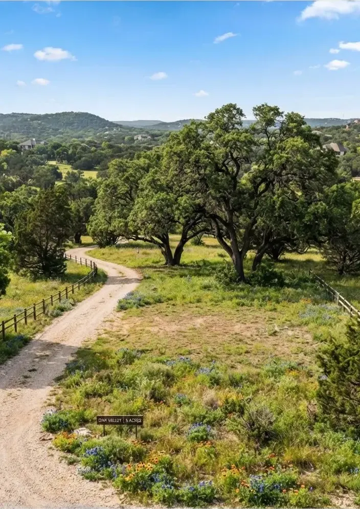 Gentle rolling buildable acreage parcel in Oak Valley with cleared building sites, ancient live oaks, and peaceful pastoral seclusion in Dripping…